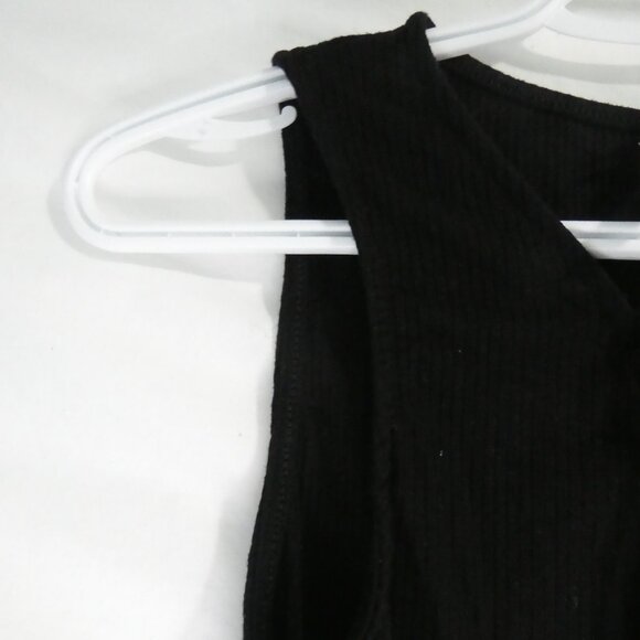 JO & CO | small | Ribbed Sleeveless Top | V-Neck | Lace-Up Front - Picture 3 of 12